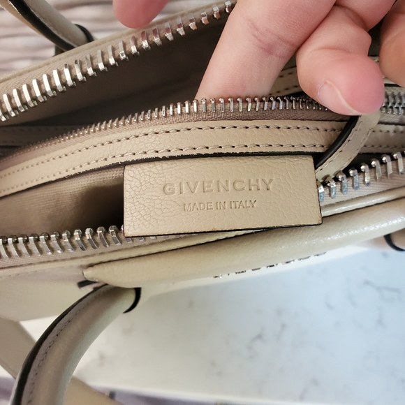 Givenchy Antigona Small Cream Leather Bag - Picture 8 of 11